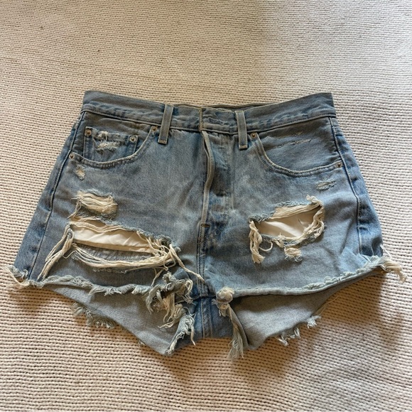 Levi's Pants - ✨SOLD✨ Levi’s 501 Mid-Rise Jean Shorts